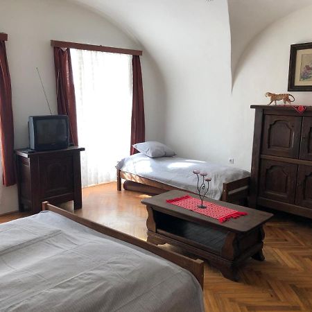 Apartman Becsi Utca Шопрон Экстерьер фото