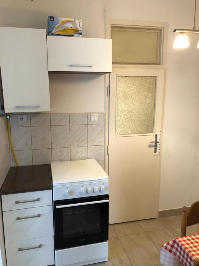 Apartman Becsi Utca Шопрон Экстерьер фото