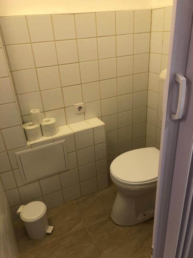 Apartman Becsi Utca Шопрон Экстерьер фото