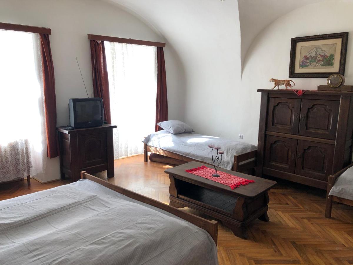 Apartman Becsi Utca Шопрон Экстерьер фото